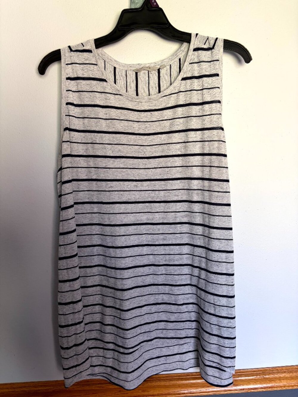 EUC Athleta Size 2X Striped Gray Black Sleeveless Top Tank Top